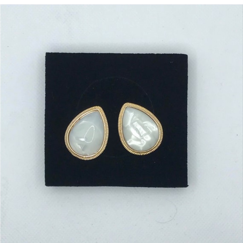 🌴3/$10 - Natural Stone Finish Teardrop Earring - White